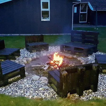 8 Person In Otterup-by Traum